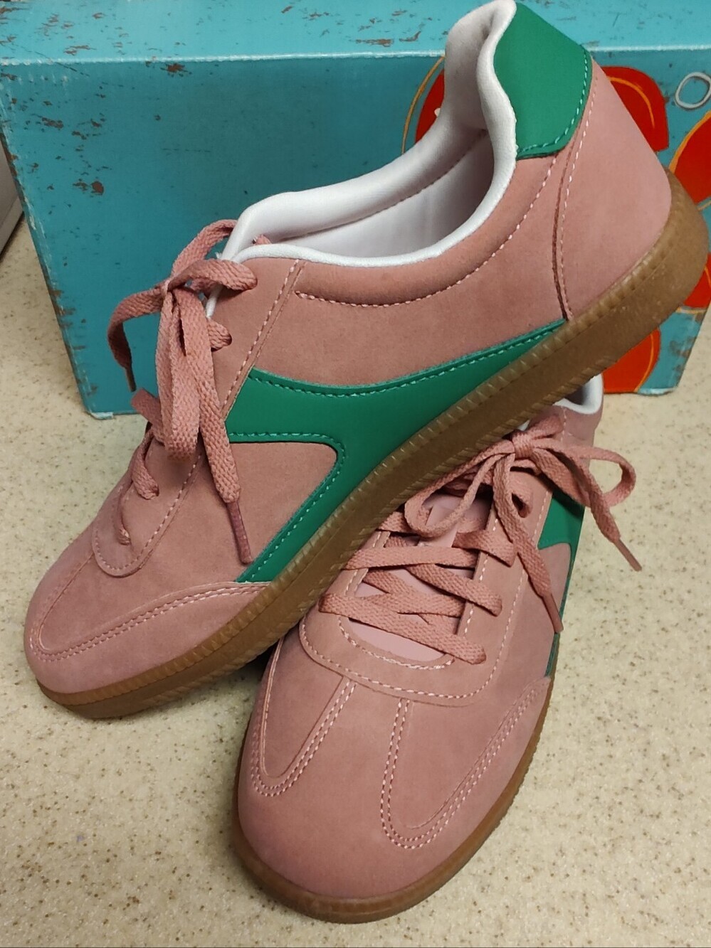 No Boundaries Nearly New Athletic Shoe Size 8 - Picture 2 of 7